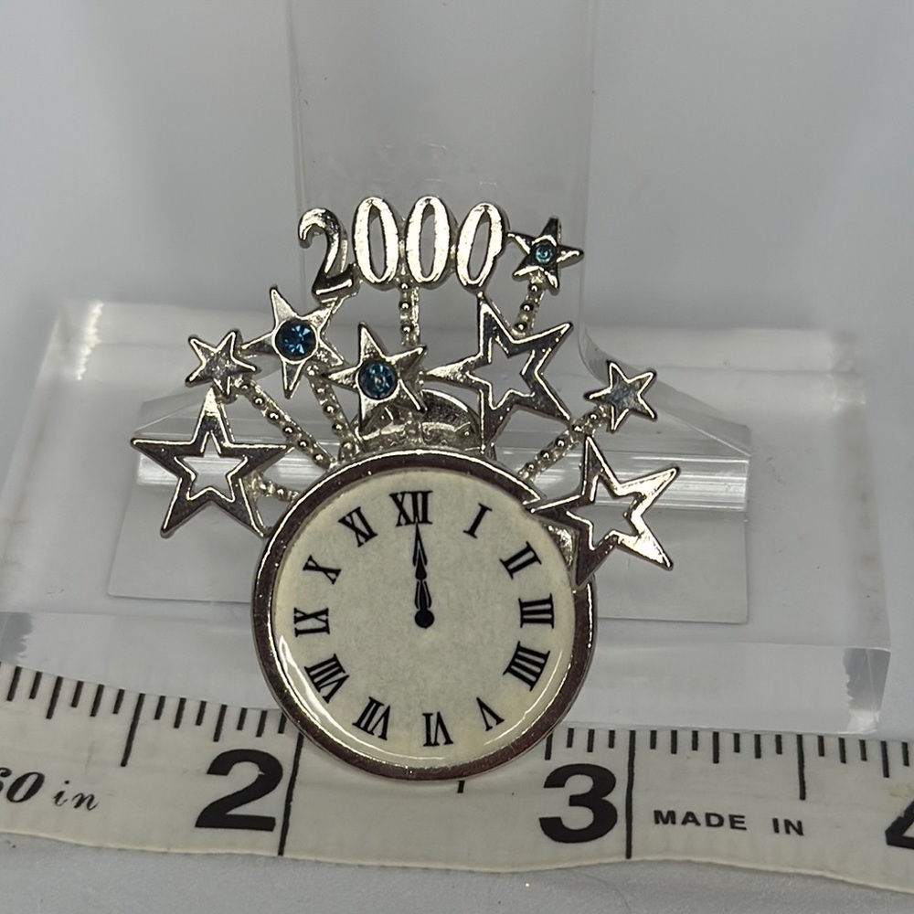 Silver and White Starburst Brooch with Roman Numeral Design - Picture 3 of 3